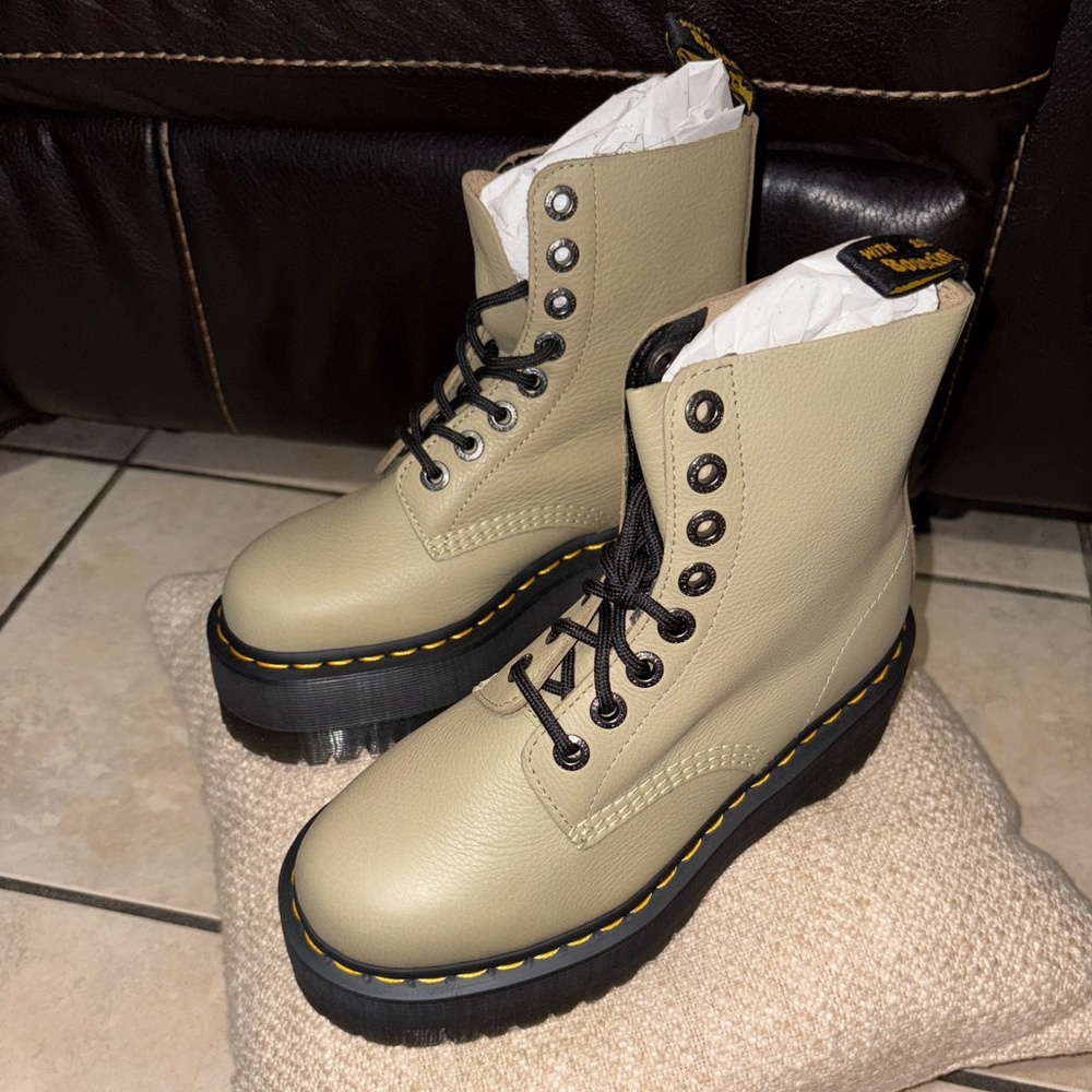 Dr. Martens 1460 PASCAL MAX NWT - Picture 8 of 10